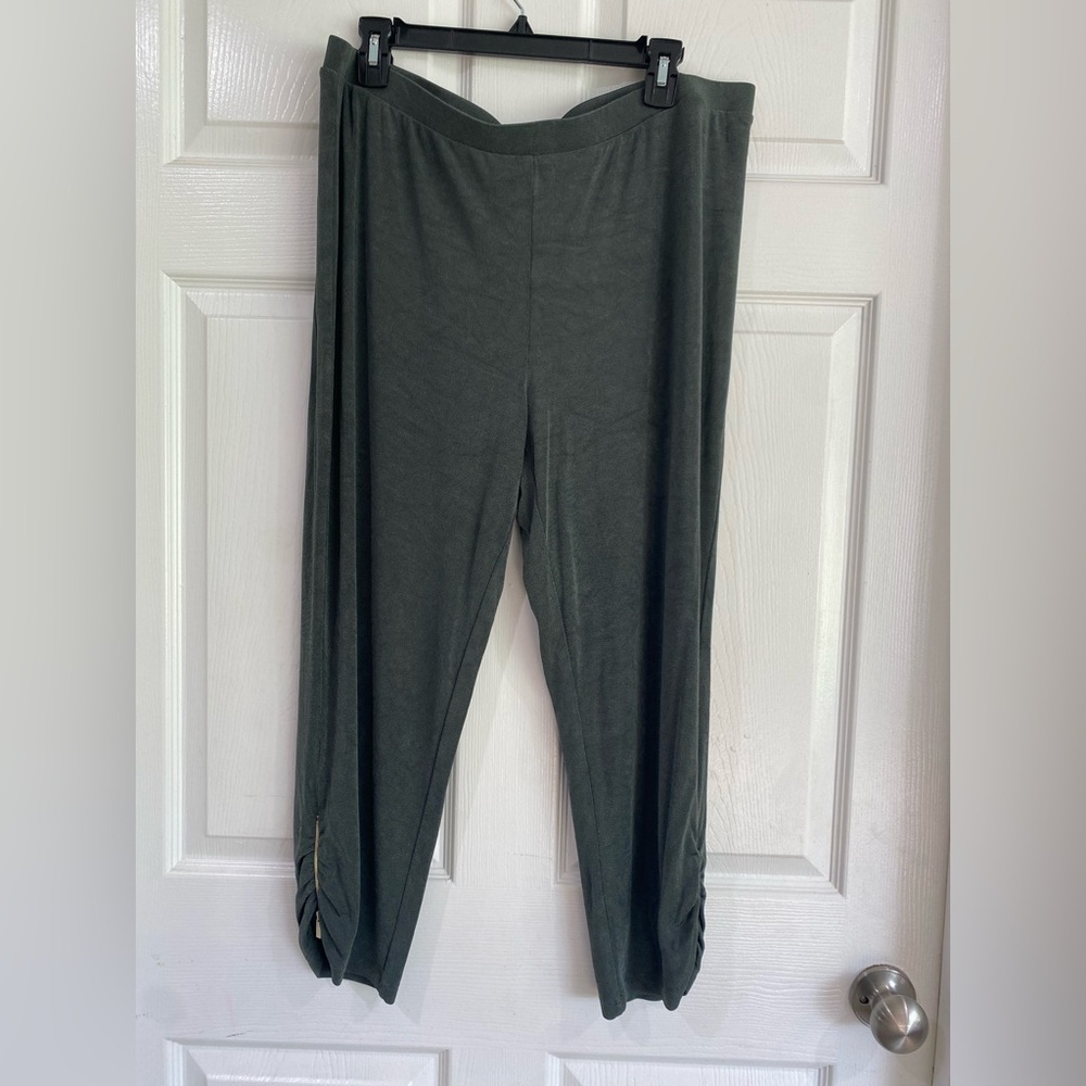 Chicos Travelers Pull On Ankle Zip Crop Pants Size Large Elastic Waist Comfort